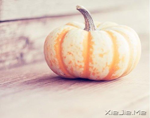 ���£����